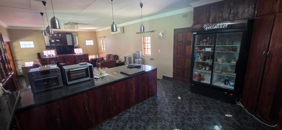5 Bedroom Property for Sale in Wilkoppies North West